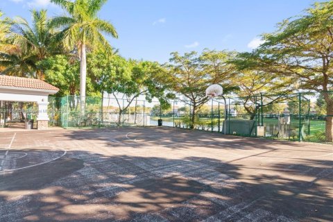 Townhouse in Miramar, Florida 2 bedrooms, 98.1 sq.m. № 1859835 - photo 20