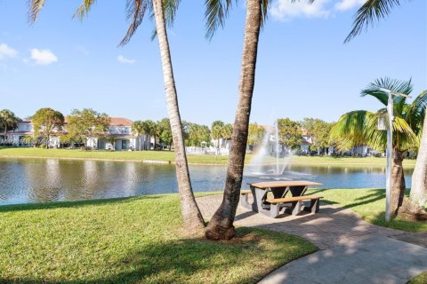 Townhouse in Miramar, Florida 2 bedrooms, 98.1 sq.m. № 1859835 - photo 3