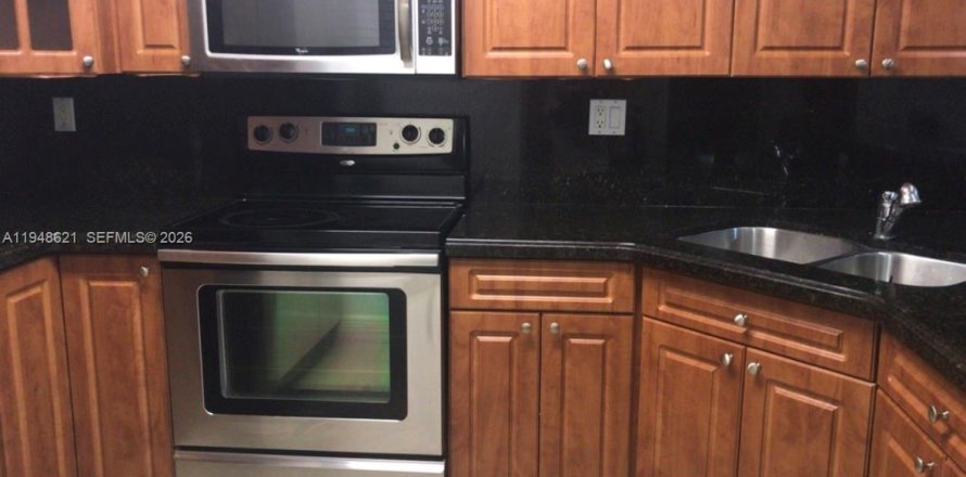 Кондоминиум с 2 спальнями в Майами, Флорида № 2010778