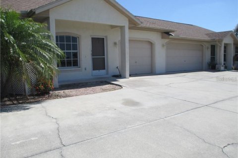 Copropriété à louer à Rotonda, Floride: 2 chambres, 69.68 m2 № 1826152 - photo 1