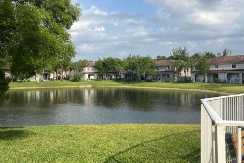 Touwnhouse à louer à Miramar, Floride: 3 chambres, 132.2 m2 № 1221615 - photo 1