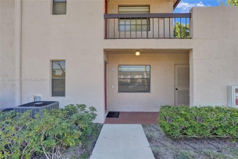 Condo in Boca Raton, Florida, 2 bedrooms № 1997244 - photo 2