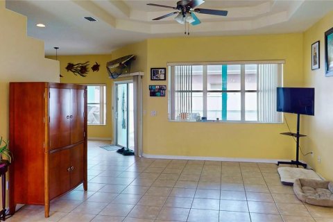 Casa en venta en Palm Coast, Florida, 4 dormitorios, 191.47 m2 № 1914278 - foto 12