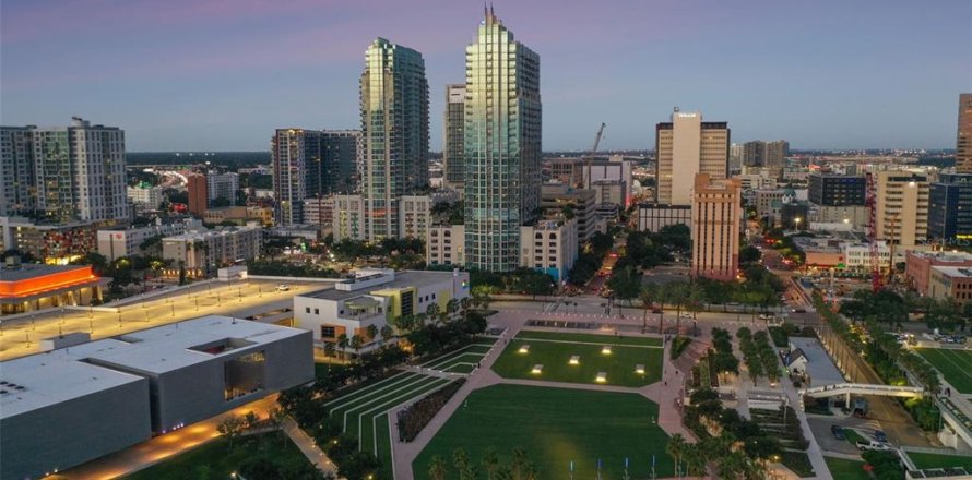 Condo in Tampa, Florida, 2 bedrooms № 1386962