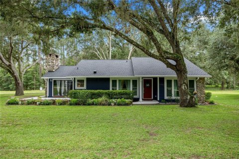 House in Dunnellon, Florida 3 bedrooms, 151.8 sq.m. № 2284236