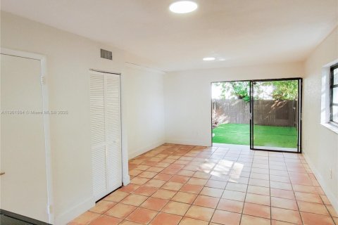Adosado en alquiler en Miami, Florida, 2 dormitorios, 92.9 m2 № 1951731 - foto 10