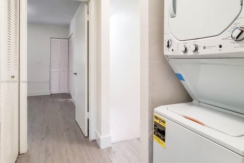 Adosado en alquiler en Miami, Florida, 2 dormitorios, 92.9 m2 № 1951731 - foto 17