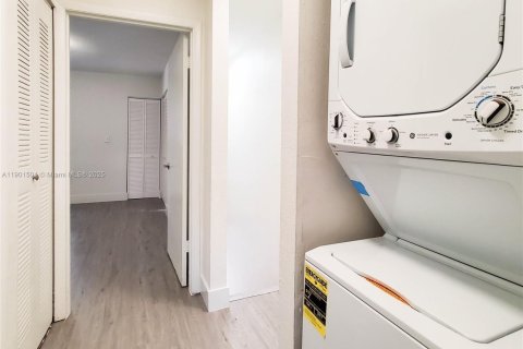 Adosado en alquiler en Miami, Florida, 2 dormitorios, 92.9 m2 № 1951731 - foto 4