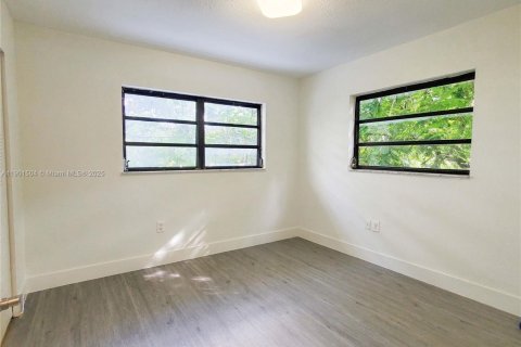Adosado en alquiler en Miami, Florida, 2 dormitorios, 92.9 m2 № 1951731 - foto 22