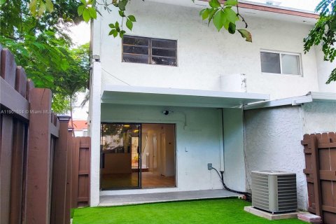 Adosado en alquiler en Miami, Florida, 2 dormitorios, 92.9 m2 № 1951731 - foto 26