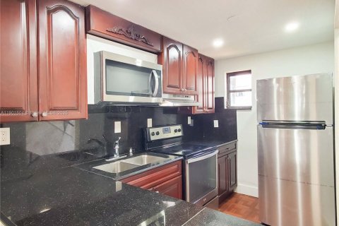 Adosado en alquiler en Miami, Florida, 2 dormitorios, 92.9 m2 № 1951731 - foto 3