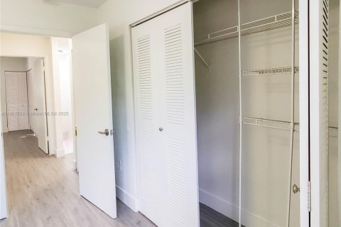 Adosado en alquiler en Miami, Florida, 2 dormitorios, 92.9 m2 № 1951731 - foto 25