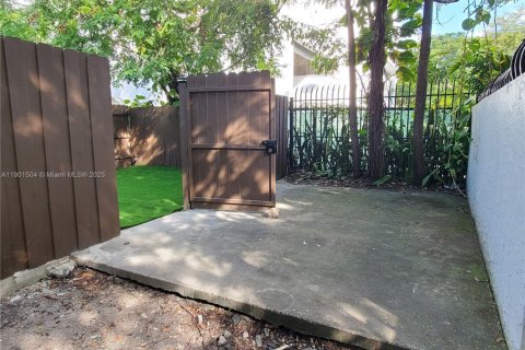 Adosado en alquiler en Miami, Florida, 2 dormitorios, 92.9 m2 № 1951731 - foto 30