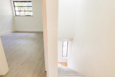 Adosado en alquiler en Miami, Florida, 2 dormitorios, 92.9 m2 № 1951731 - foto 16