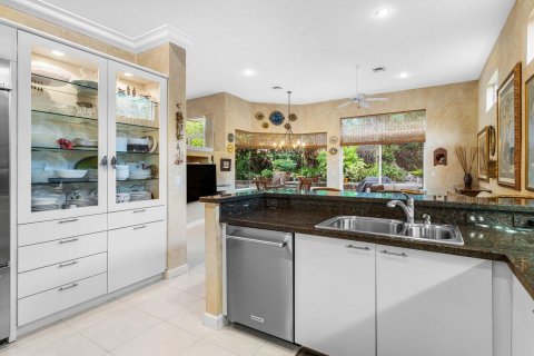 House in Boca Raton, Florida 3 bedrooms, 238.94 sq.m. № 2251641 - photo 11