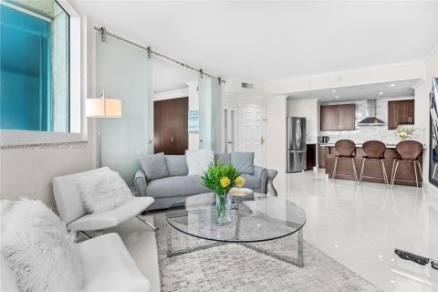 Condominio en alquiler en Miami Beach, Florida, 2 dormitorios, 107.77 m2 № 2009540 - foto 2