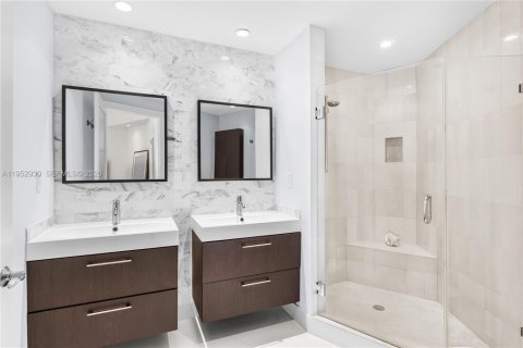 Condominio en alquiler en Miami Beach, Florida, 2 dormitorios, 107.77 m2 № 2009540 - foto 8