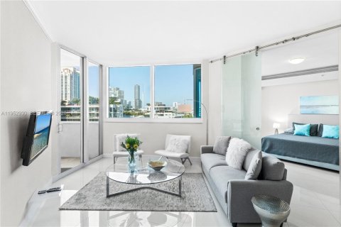Condominio en alquiler en Miami Beach, Florida, 2 dormitorios, 107.77 m2 № 2009540 - foto 3