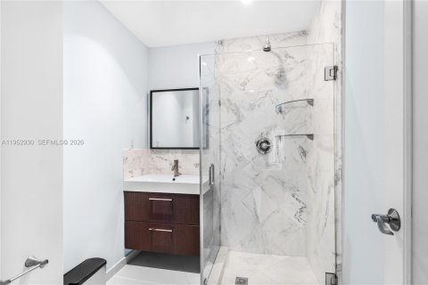 Condominio en alquiler en Miami Beach, Florida, 2 dormitorios, 107.77 m2 № 2009540 - foto 11