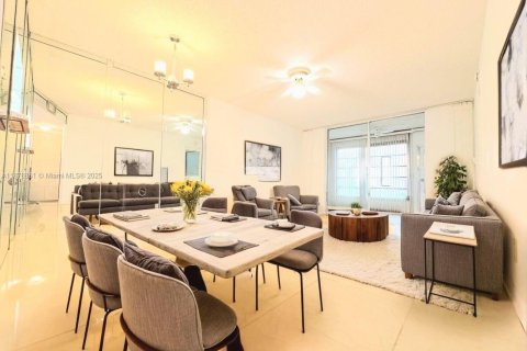 Condo in Sunrise, Florida, 2 bedrooms  № 1896210 - photo 1