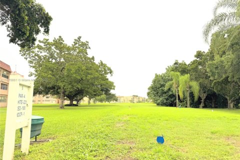 Condo in Sunrise, Florida, 2 bedrooms  № 1896210 - photo 23