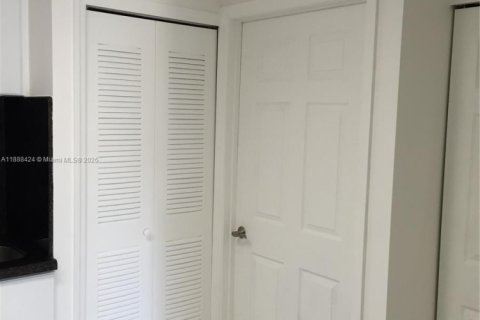 Condominio en alquiler en Miami, Florida, 1 dormitorio, 45.15 m2 № 1942302 - foto 6