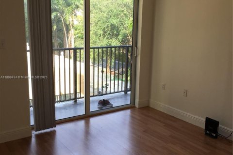Condominio en alquiler en Miami, Florida, 1 dormitorio, 45.15 m2 № 1942302 - foto 1