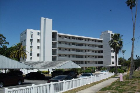 Condo in Clearwater, Florida, 2 bedrooms  № 1651184 - photo 1