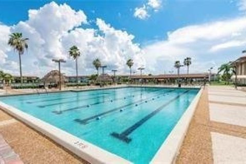 Condominio en venta en Pembroke Pines, Florida, 2 dormitorios, 108.32 m2 № 1135006 - foto 1