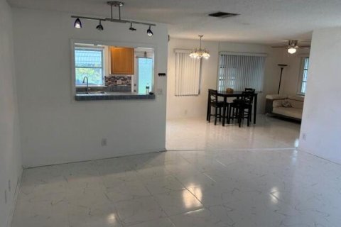 Appartement à louer à Deerfield Beach, Floride: 2 chambres, 101.17 m2 № 2261300 - photo 3