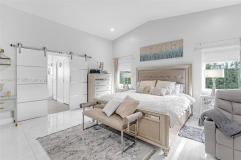 House in Miami, Florida 4 bedrooms, 191.38 sq.m. № 2003015 - photo 14