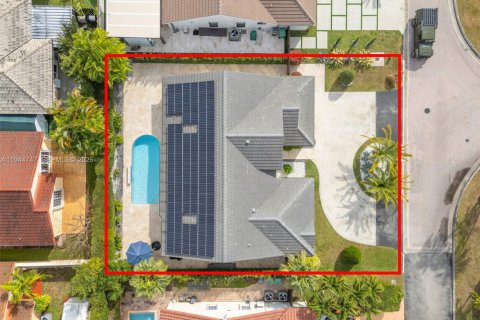 House in Miami, Florida 4 bedrooms, 191.38 sq.m. № 2003015 - photo 30
