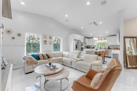 House in Miami, Florida 4 bedrooms, 191.38 sq.m. № 2003015 - photo 8