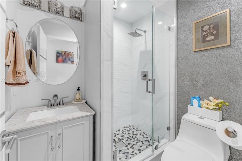 House in Miami, Florida 4 bedrooms, 191.38 sq.m. № 2003015 - photo 17