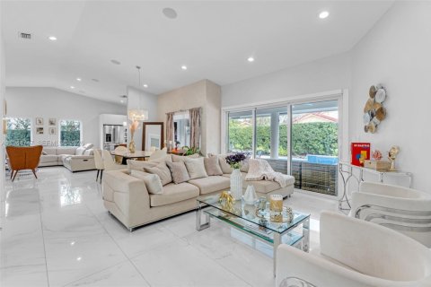 House in Miami, Florida 4 bedrooms, 191.38 sq.m. № 2003015 - photo 7