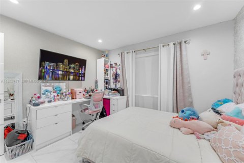 House in Miami, Florida 4 bedrooms, 191.38 sq.m. № 2003015 - photo 23