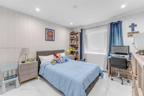 House in Miami, Florida 4 bedrooms, 191.38 sq.m. № 2003015 - photo 18