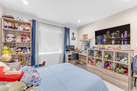 House in Miami, Florida 4 bedrooms, 191.38 sq.m. № 2003015 - photo 19