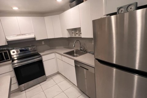 Condo in Sunny Isles Beach, Florida, 1 bedroom  № 2041580 - photo 2