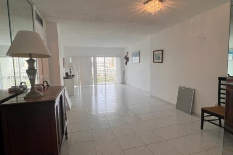 Condo in Sunny Isles Beach, Florida, 1 bedroom  № 2041580 - photo 4