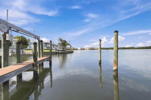 Condo in Saint Petersburg, Florida, 1 bedroom  № 2149419 - photo 30