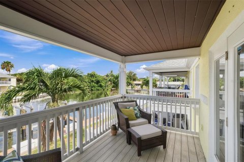 Condo in Saint Petersburg, Florida, 1 bedroom  № 2149419 - photo 22