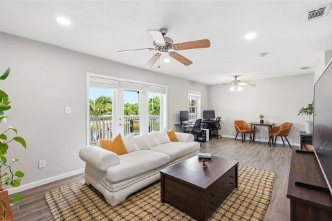 Condo in Saint Petersburg, Florida, 1 bedroom  № 2149419 - photo 4