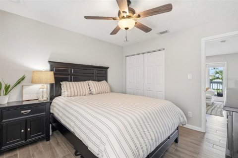 Condo in Saint Petersburg, Florida, 1 bedroom  № 2149419 - photo 18