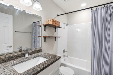 Condo in Saint Petersburg, Florida, 1 bedroom  № 2149419 - photo 19