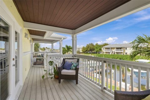 Condo in Saint Petersburg, Florida, 1 bedroom  № 2149419 - photo 21