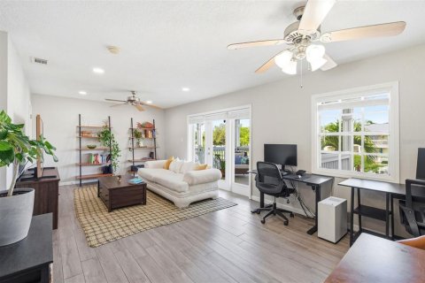 Condo in Saint Petersburg, Florida, 1 bedroom  № 2149419 - photo 10