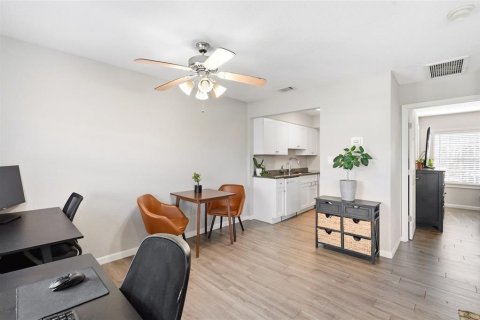 Condo in Saint Petersburg, Florida, 1 bedroom  № 2149419 - photo 8