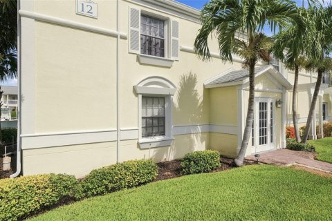 Condo in Saint Petersburg, Florida, 1 bedroom № 2149419