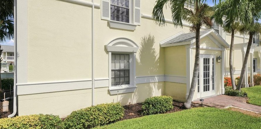 Condo in Saint Petersburg, Florida, 1 bedroom  № 2149419